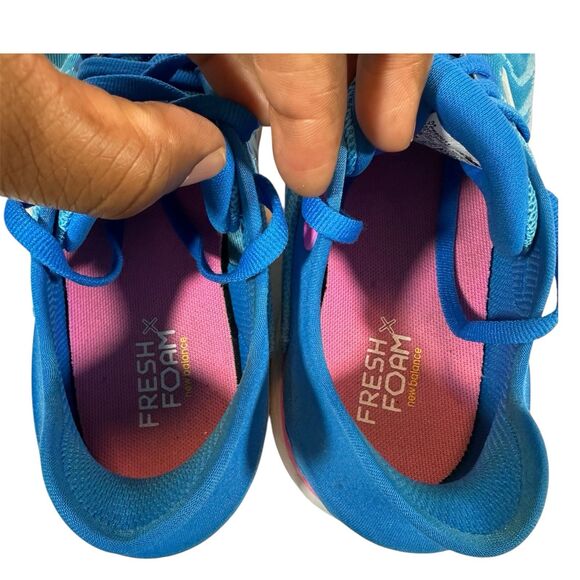 New Balance Fresh Foam 860v11 Blue Pink White Comfort Running Youth Size 2.5 - Picture 10 of 12